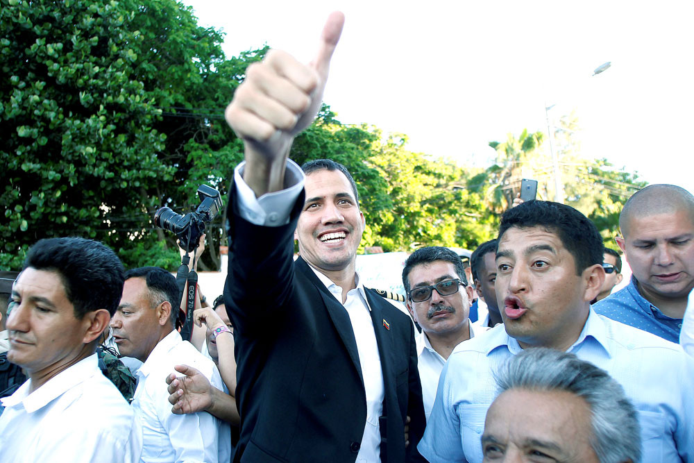Home soon: Venezuelan opposition leader Juan Guaido (center), who many nations have recognized as the country&rsquo;s rightful interim ruler, gestures after a meeting with Ecuador President Lenin Moreno in Salinas, Ecuador, on Saturday. He said he would return home after a visit to Ecuador and called for new protests next week against President Nicolas Maduro, whose government had banned him from traveling abroad.