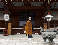 The university believes that behind this trend lies Japan's declining birthrate and young people's lack of interest in becoming monks.