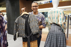 Didiet Maulana shares tips on how to mix-n-match Indonesian patterns