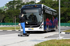Volvo unveils driverless electric bus in Singapore
