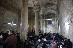 Al-Aqsa officials to defy Israeli court over prayer