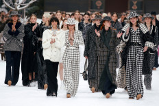 Chanel bids farewell to Karl Lagerfeld in last glitzy show