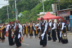 Beach festival presents traditional dances of Flores' Nagekeo