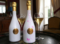 New Champagne bottle changes colour when chilled