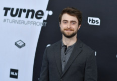 'Harry Potter' star Daniel Radcliffe says sorry to fans offended by author's post