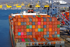 Shipping containers are stacked on a ship docked at Yusen Terminals (YTI) on Terminal Island at the Port of Los Angeles in Los Angeles, California, the United States, on Jan. 30. Chinese Vice Commerce Minister Wang Shouwen said on the weekend that China and the US were still working day and night to achieve a trade deal that matched the interests of both sides and the hopes of the world, including eliminating tit-for-tat tariffs.