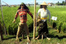 Two scarecrows are being displayed. JP/Zul Trio Anggono