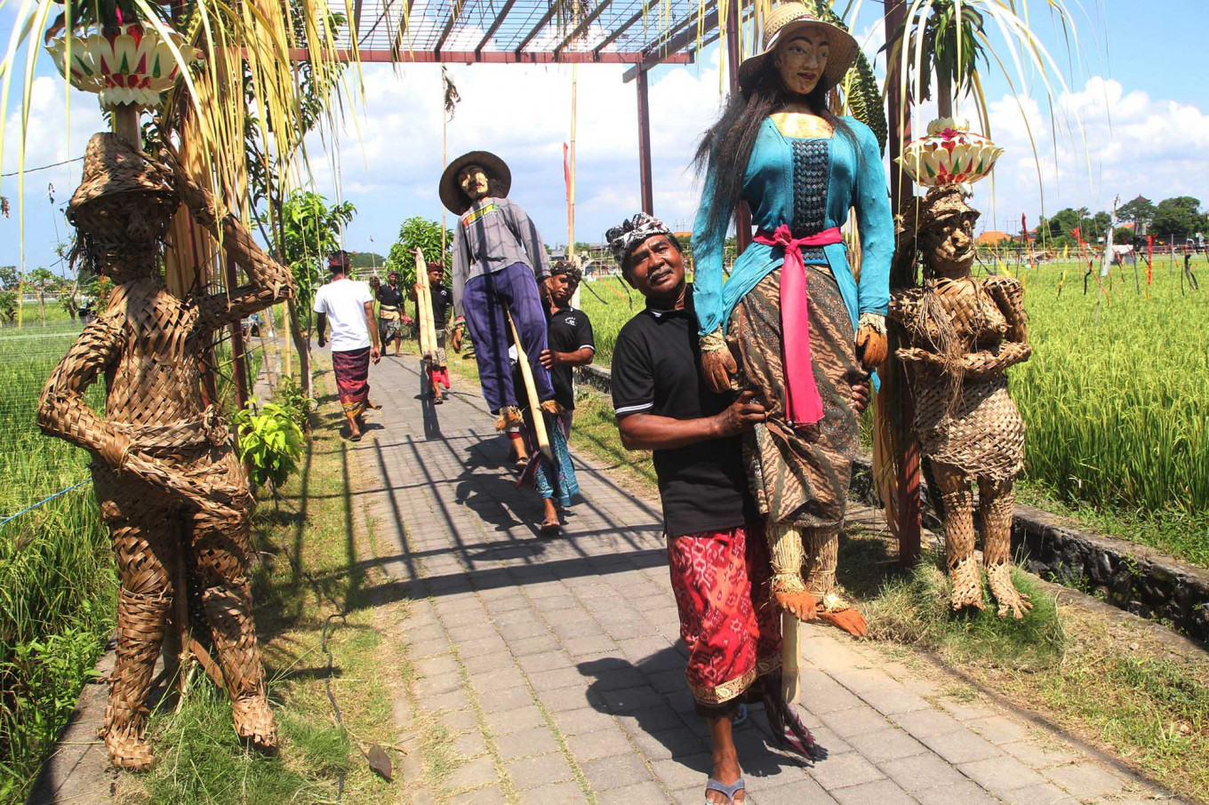Foto Modisnya Orang-orangan Sawah di Bali | Good News ...