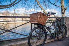Paris region to boost cycle commuting with bike parks and e-bikes