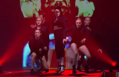 Amputee star Modesta to appear in nude Paris show