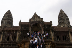 South Korea president delights tourists at Angkor Wat