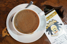 Warms you up: Hot chocolate with palm sugar is served at the Kampoeng Cokelat Chalodo cafe in Masamba, a small town by a river in North Luwu, South Sulawesi. The cafe is owned by cacao farmer-turned-businessman Baharuddin Iskandar, better known as Haji Rudi.