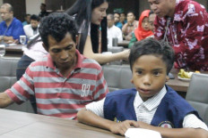 Deaf Indonesian boy who saved Malaysians in Lombok quake hailed as hero