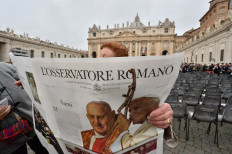 Female reporters quit over Vatican call for 'obedience'