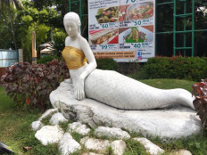 Ancol to 'fix' naked mermaid statues