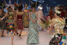 Indonesia Fashion Week designers use plastic waste as materials
