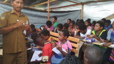 Nduga evacuees wait for more help after months of armed conflict