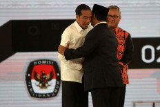 Jokowi, Prabowo lock horns over foreign policy