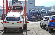 China imports plunge, exports fall on virus hit to global growth