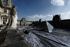 Success shreds JR's Louvre illusion