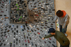 Cell phone 'Tower of Babel' highlights China e-waste problem