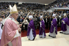 Pope rounds off Morocco visit with mass for thousands