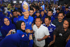 Dem chairman alleges high-level conspiracy to oust him