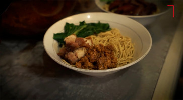 Jakpost guide to Tirta Lie&rsquo;s favorite non-halal bakmi places