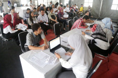 Amid doubts, minority groups to vote for 'lesser of two evils'