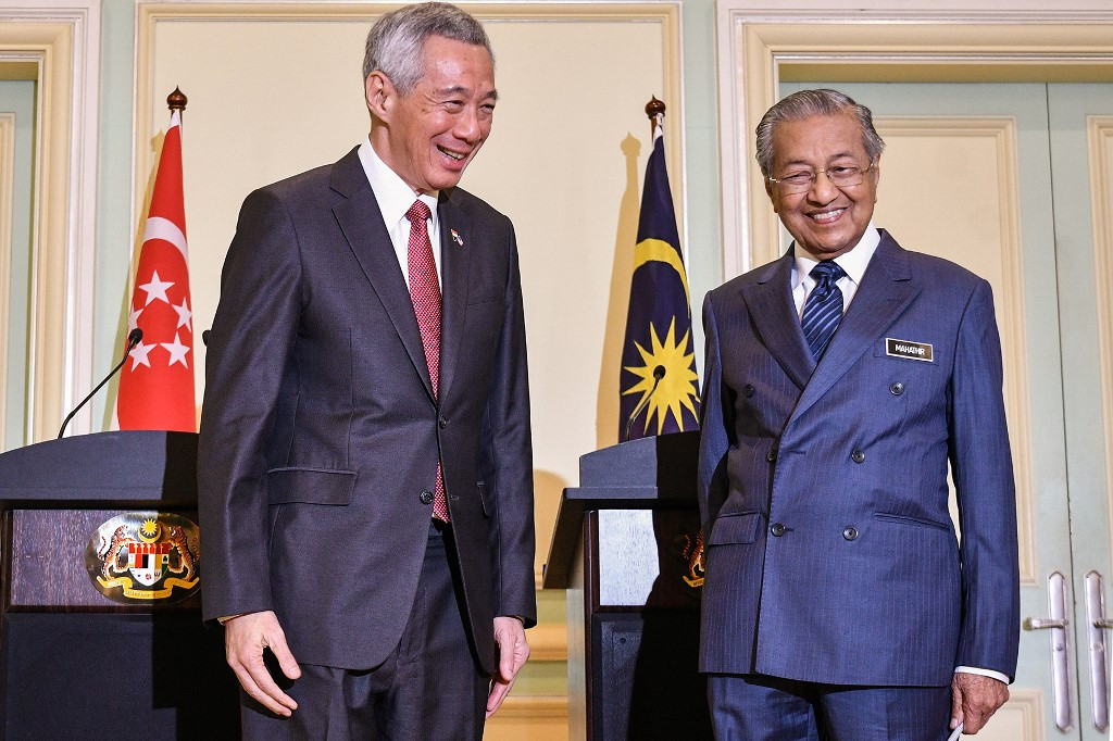 Singapore, Malaysia leaders seek to ease tensions - SE Asia - The ...