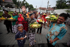The tumpeng is ready to be shared with visitors and tourists in the Malioboro area. JP/Boy T. Harjanto