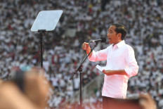Prabowo narrows gap, but Jokowi still in lead: Final polls