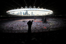 Thousands of supporters of President Joko "Jokowi" Widodo, including many volunteers, gather at Jakarta's Gelora Bung Karno Stadium on Saturday to attend the final rally in the incumbent's re-election campaign. 