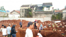 'Posessed' workers run amok during demolition of public cemetery