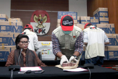 West Nusa Tenggara immigration officials nabbed for allegedly taking bribes from foreign tourists  