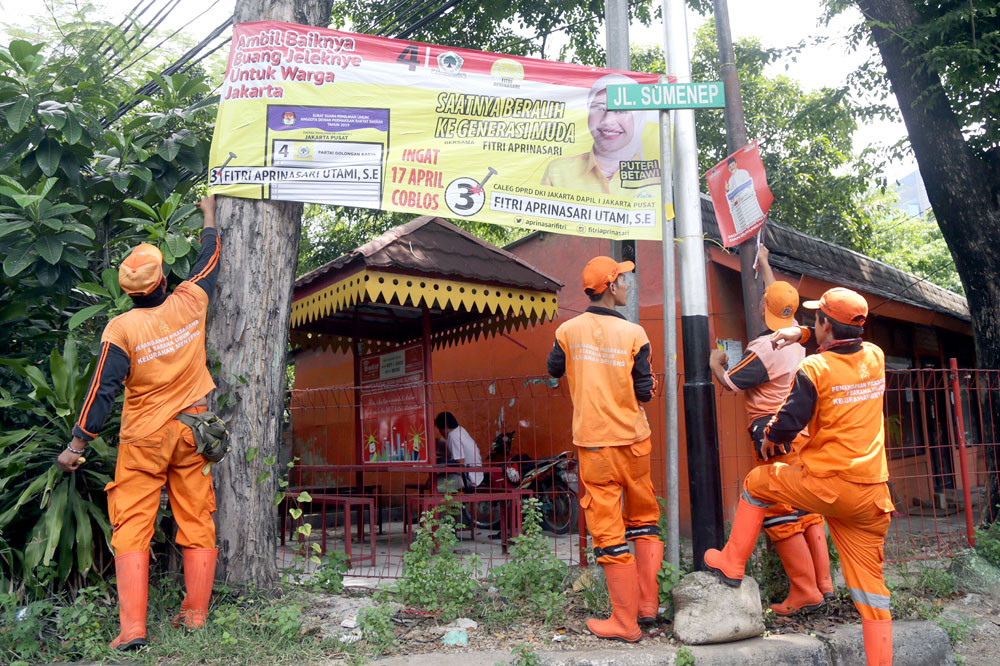 Campaigns leave tons of sign waste - Politics - The Jakarta Post
