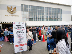 Voter enthusiasm: Indonesians queue to cast their vote at a polling station at the Balai Indonesia multifunction hall in Tokyo, Japan, on Sunday.