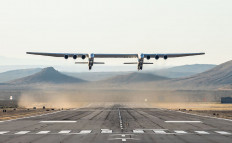 World's largest plane makes first test flight