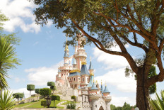 Disneyland Paris cleans up its act, bans plastic straws