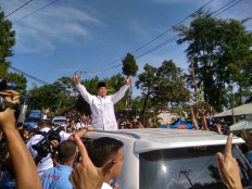 Presidential contender Prabowo Subianto arrives at polling station 41 in Bojong Koneng, Bogor, West Java, on Wednesday.