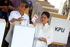 President Jokowi, first lady vote in Gambir 