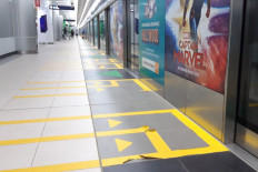 MRT passengers raise concerns over detached floor guide stickers