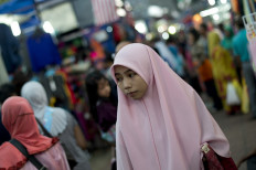 Malaysia probes talk on Muslim women giving up headscarves