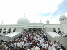 Prabowo holds mass prayers in celebration of claimed victory