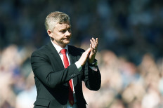 Manchester United delay Man City's party, West Brom relegated