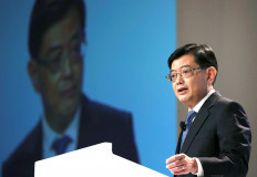 Singapore's PM-in-waiting steps aside as future leader 