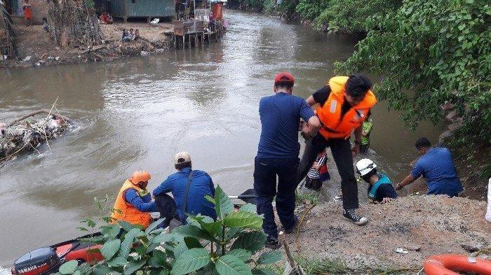 Police recover body of drowned child from Ciliwung River - City - The ...