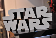 Star Wars toys discovered in bin bags net £400,000 for UK couple