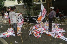 Post-election upcycling movements turn 'campaign waste' into clothing, accessories