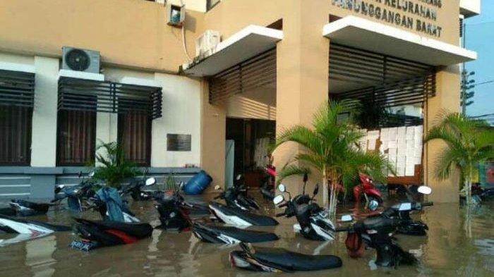 Motorcycles are submerged in flood water in front of Panunggangan Barat subdistrict office in Tangerang, Banten, on April 26.